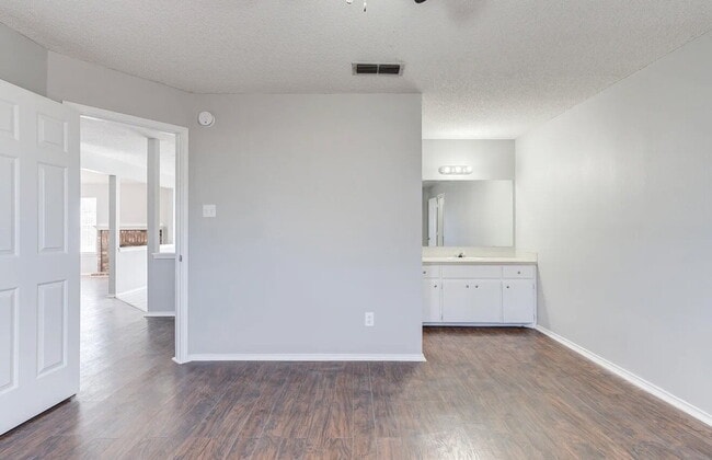 Building Photo - "Charming 3-Bed, 2-Bath Home in Lubbock - 1509 Sq Ft of Comfortable Living!"