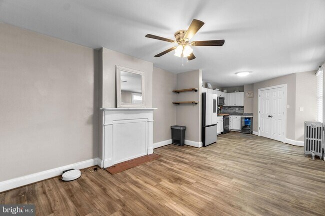 Building Photo - 15 E 4th St