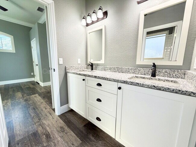 Building Photo - 5243 W Lake Butler Rd