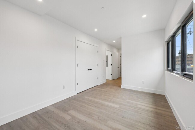 Building Photo - 325 Manville Rd