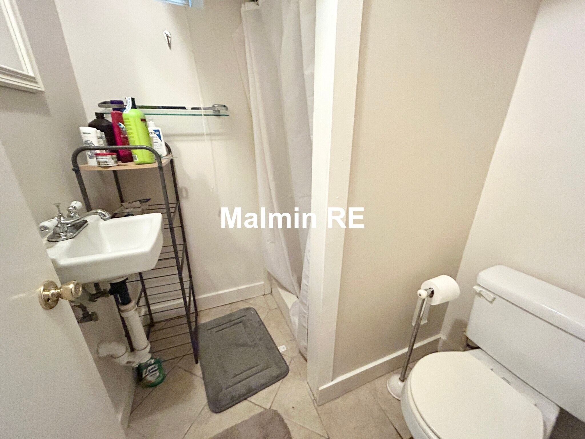 Building Photo - 75 Hillside St