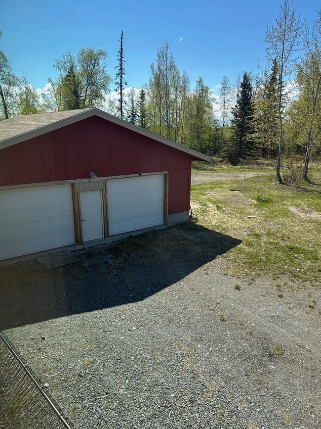 Building Photo - Gorgeous Log Home with infloor heat.  Two level lots with RV parking and dumpstation.