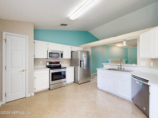 Building Photo - 2084 Frogmore Dr