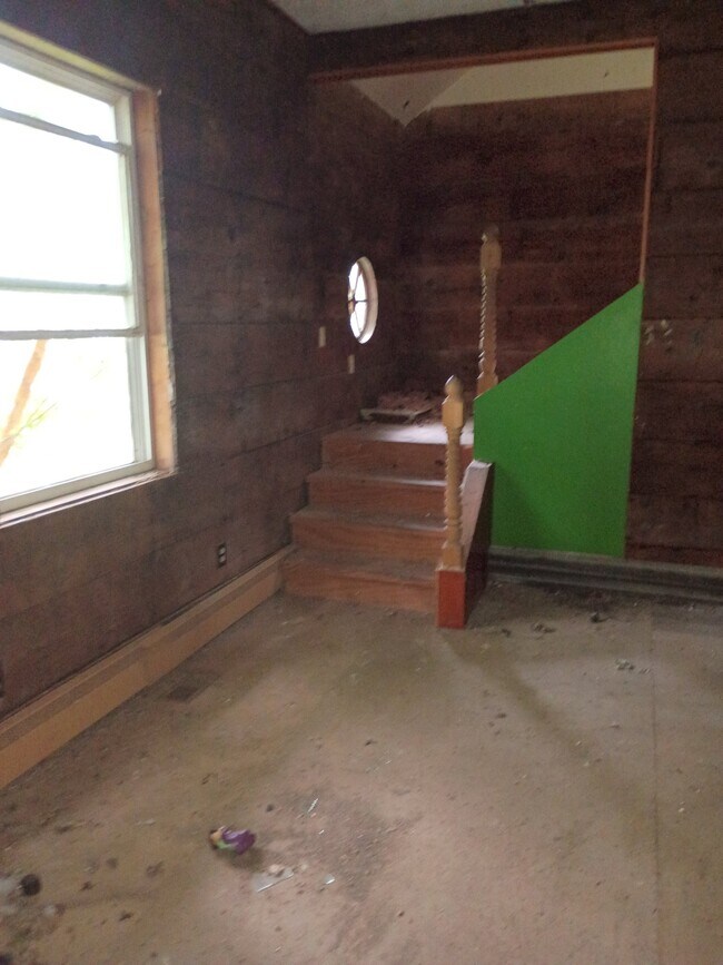 Building Photo - 303 Cedar St
