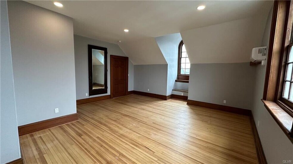 Building Photo - 214 Spring Garden St