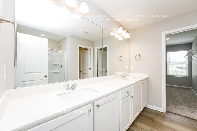 Building Photo - 2105 Boxwood Cir