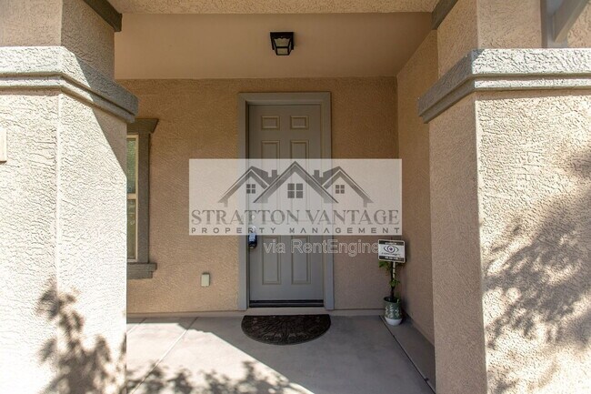 Building Photo - 928 S Hawk Ln