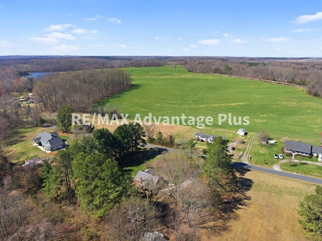 Building Photo - Beautiful brick home with full basement in Prospect