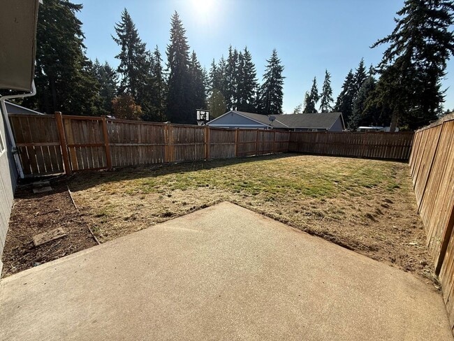 Building Photo - 3 bedroom 2.5 bathroom duplex with large fenced backyard available!!