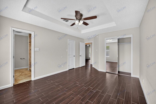 Building Photo - 2607 Parkview Dr