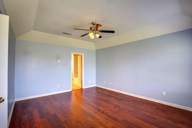 Building Photo - Updated 3 Bedroom Home with a Barn on 2.5 Acres!