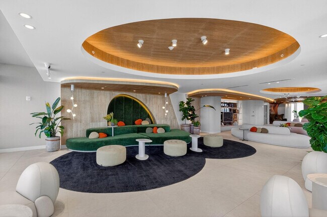 Building Photo - 700 NE 24th St