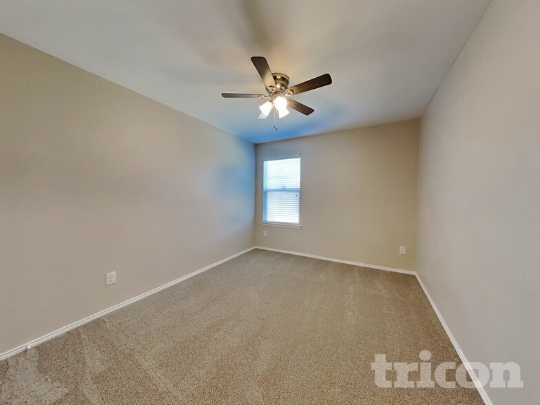 Building Photo - 6032 Fantail Dr