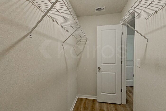 Building Photo - 10872 N Frantz Ave