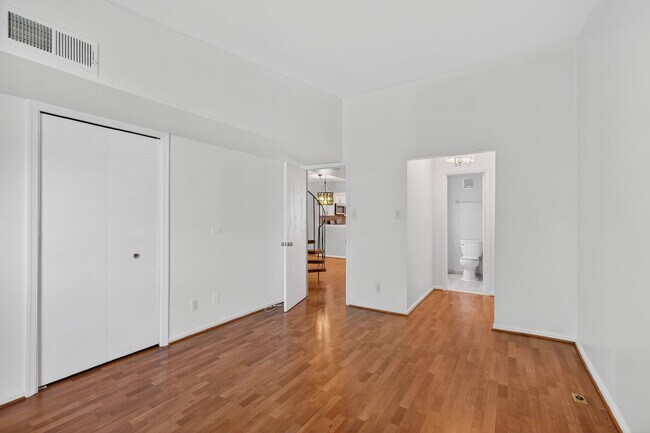 Building Photo - 15 Pickering Ct