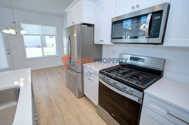 Building Photo - 1316 Dawes Wy