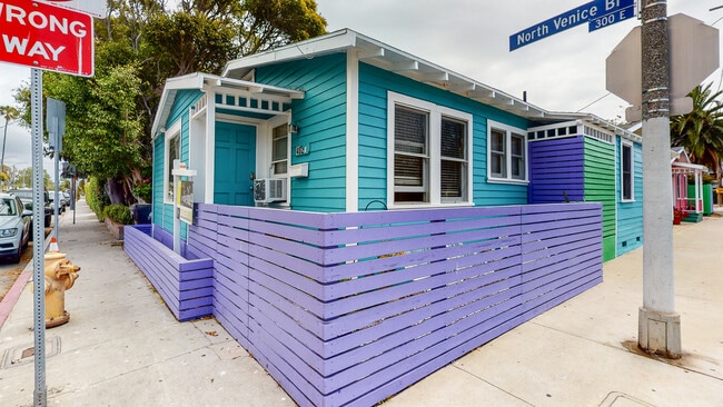 Building Photo - 402 N Venice Blvd