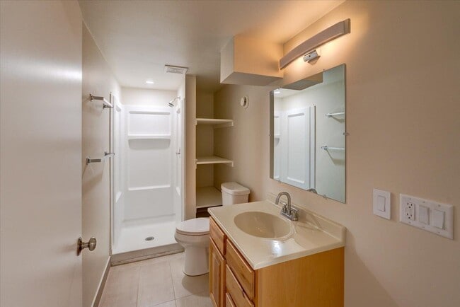 Building Photo - 401 Merrill Crest Dr