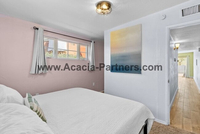 Building Photo - Two Bedroom Home with Guest House
