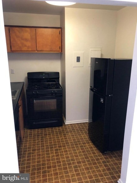 Building Photo - 4423 Romlon St