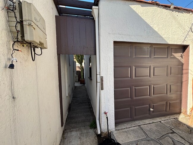 Building Photo - Adorable Spanish 2 bedroom home in the heart of Long Beach