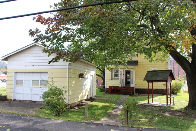 Building Photo - Nice Home in a Good Downtown Location with...
