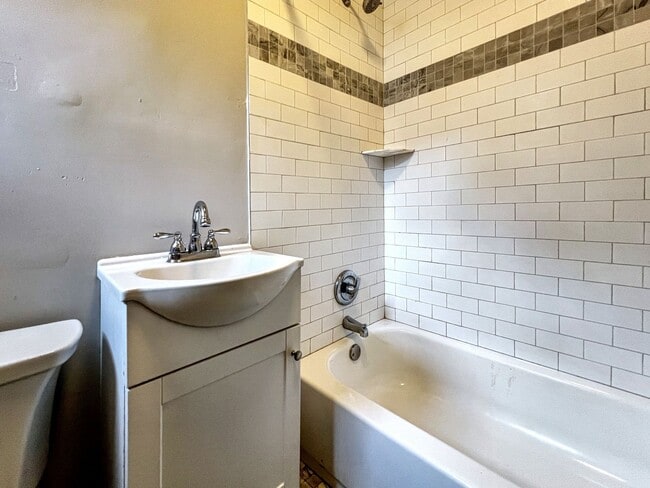 Building Photo - 125 Ardmore Ave