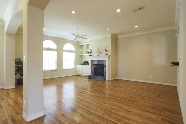 Building Photo - 2822 Helena St