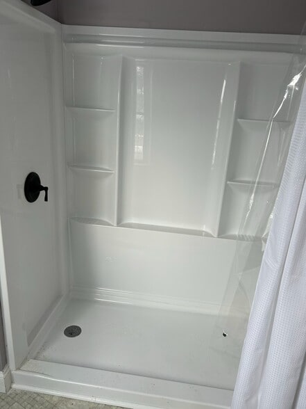 Bathroom - 1921 N James St