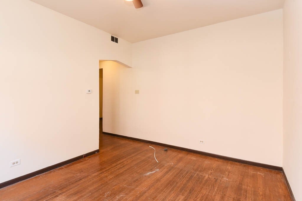 Building Photo - 3149 W Medill Ave
