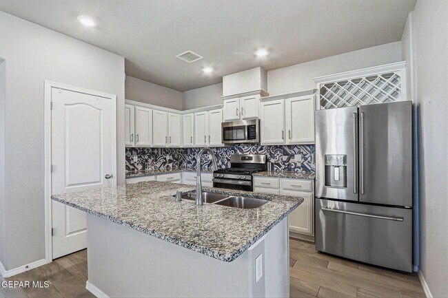 Building Photo - 12365 Desert Vista Ave