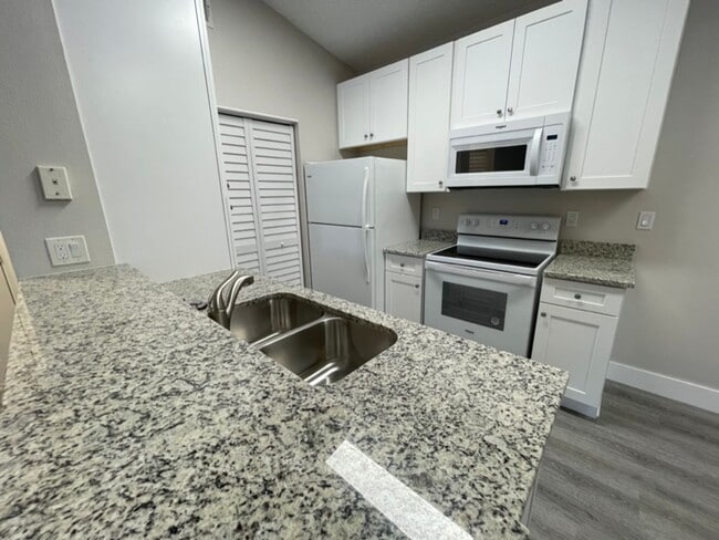 Building Photo - ANNUAL RENTAL - OASIS- 1 BED/1BATH