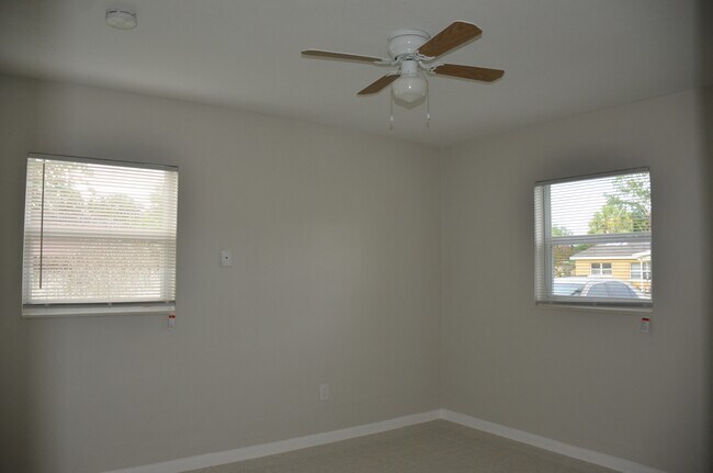 Building Photo - 480 Garden Dr S