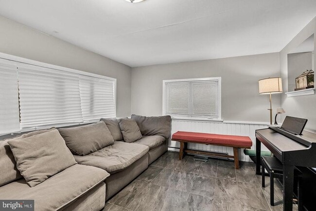 Building Photo - 339 Comly Ave