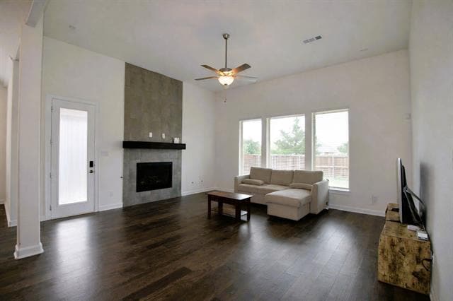 Building Photo - 1819 Navarre Wy