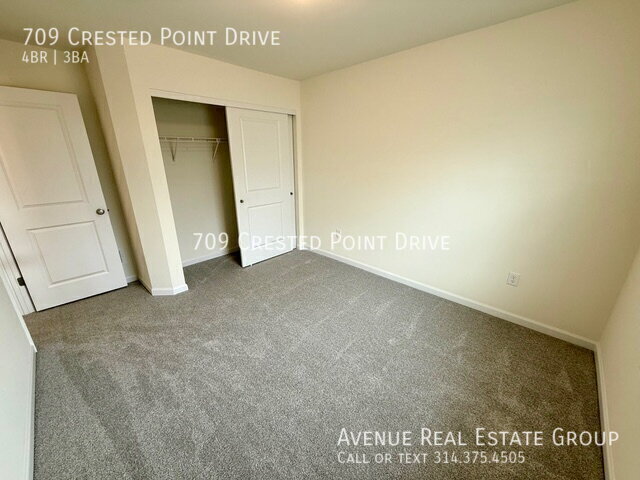 Building Photo - 709 Crested Pt Dr
