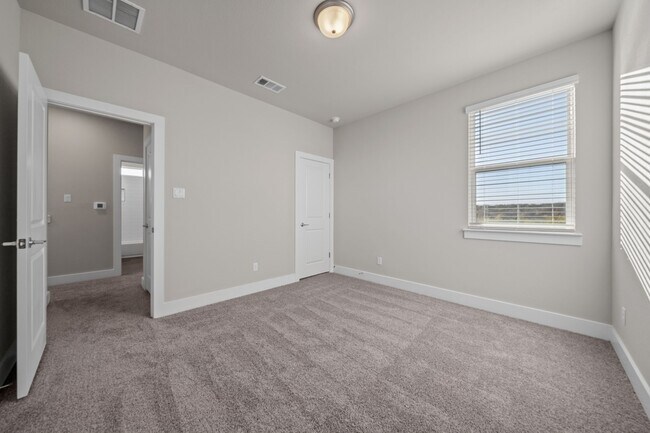 Building Photo - 217 Pinnacle Ln