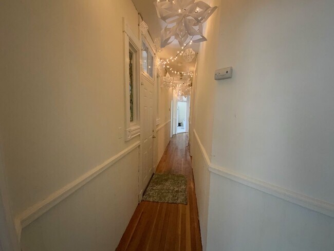 Building Photo - HOT MISSION HILL LISTING!!!!