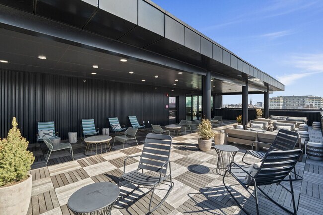 Building Photo - 501 N Perth St