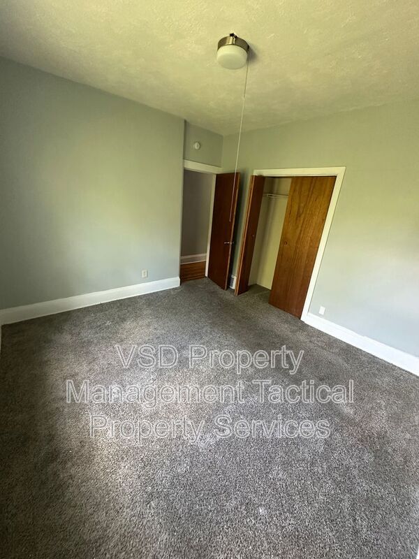 Building Photo - 3281 E 143rd St