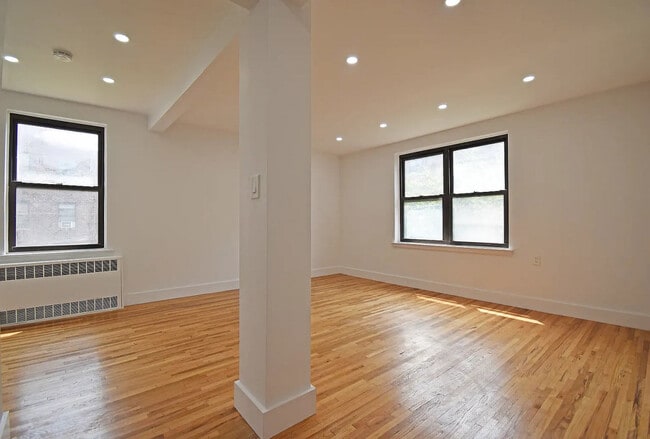 Building Photo - 52-18 39th Ave