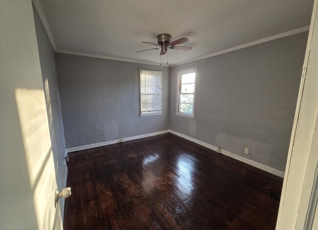 Building Photo - 2671 Roy St