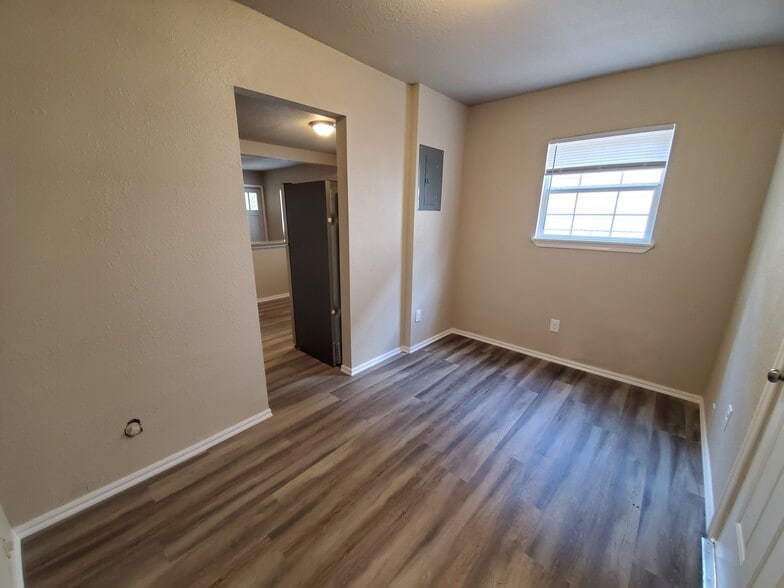 Bonus Room - 133 Claremont Ave