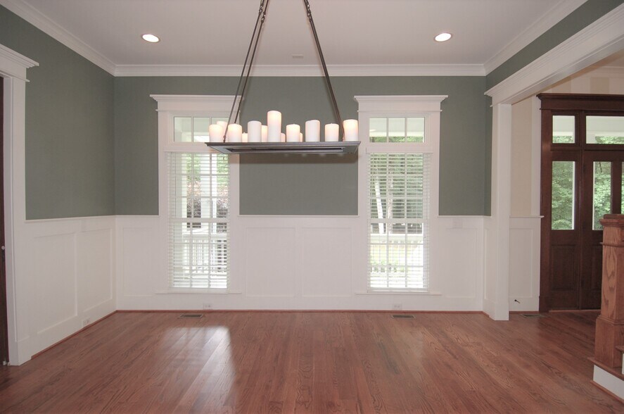 Dining - 1020 Raindipper Dr