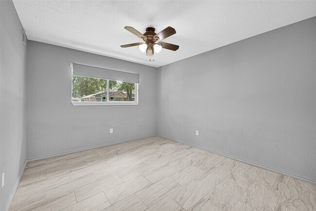 Building Photo - 705 Holly Springs Ct