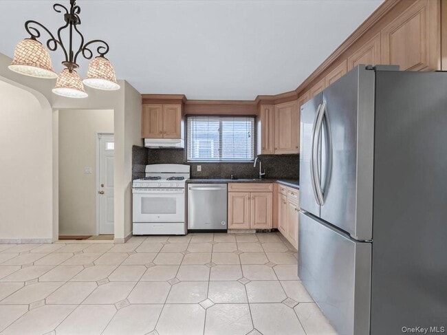 Building Photo - 58-52 208th St