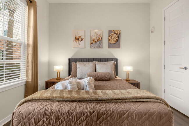 Building Photo - 1223 E Plant St