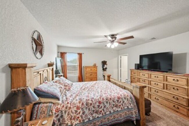 Building Photo - 3BED/2BATH HOUSE AVAILABLE FOR LEASE!