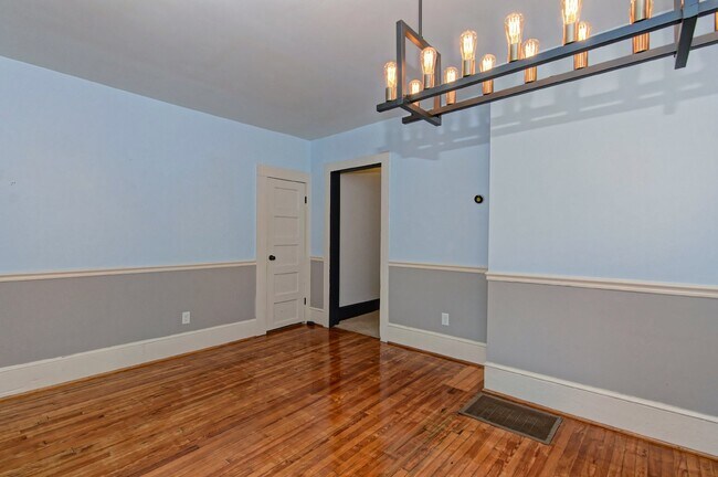 Building Photo - 2Br/2Bth House Walking Distance to Carolin...