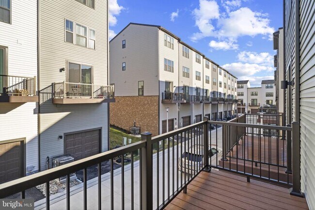 Building Photo - 734 Watts St